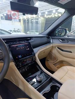 جیپ گراند شیرۆکی